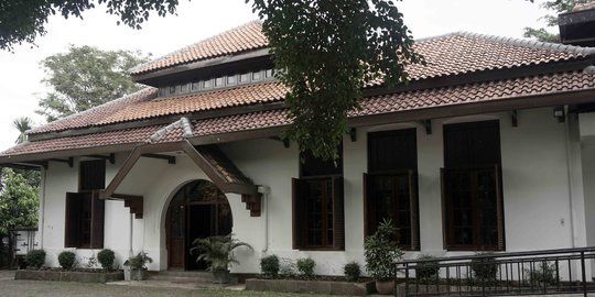 Gedung Indonesia Menggugat via jabarprov.go.id