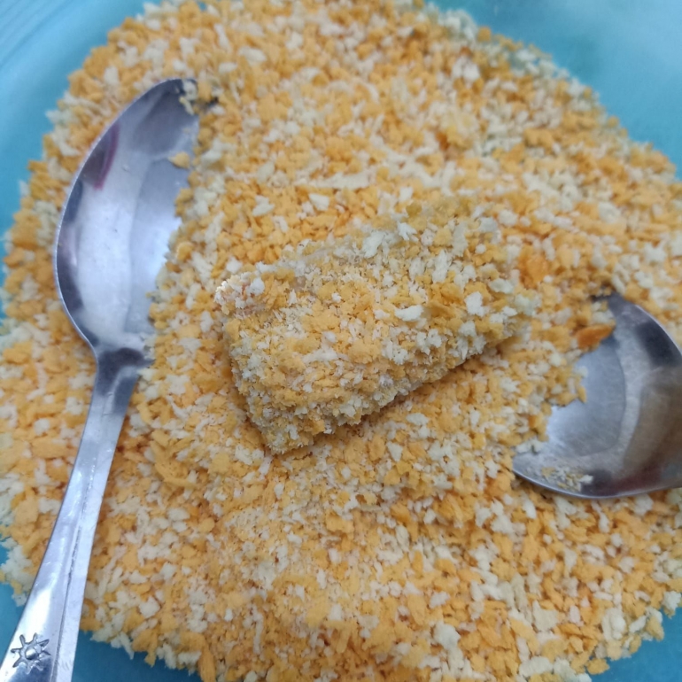 Ilustrasi dari nugget yang dilumuri dengan tepung panir, setelah dicelup bahan celupan. (Dokumentasi pribadi)