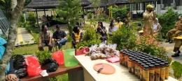 Sosialisasi & Pelatihan pembuatan Eco Enzyme bersama institusi pemerintah. Sumber foto : DPU Bandung