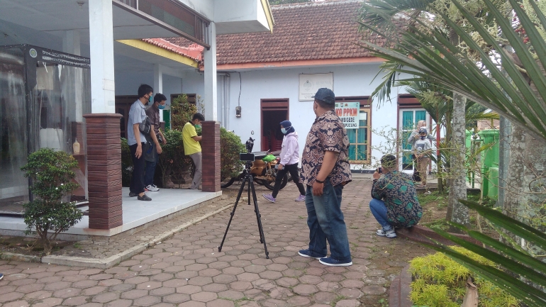 Proses pengambilan video di Balai Desa Sambigede/dokpri