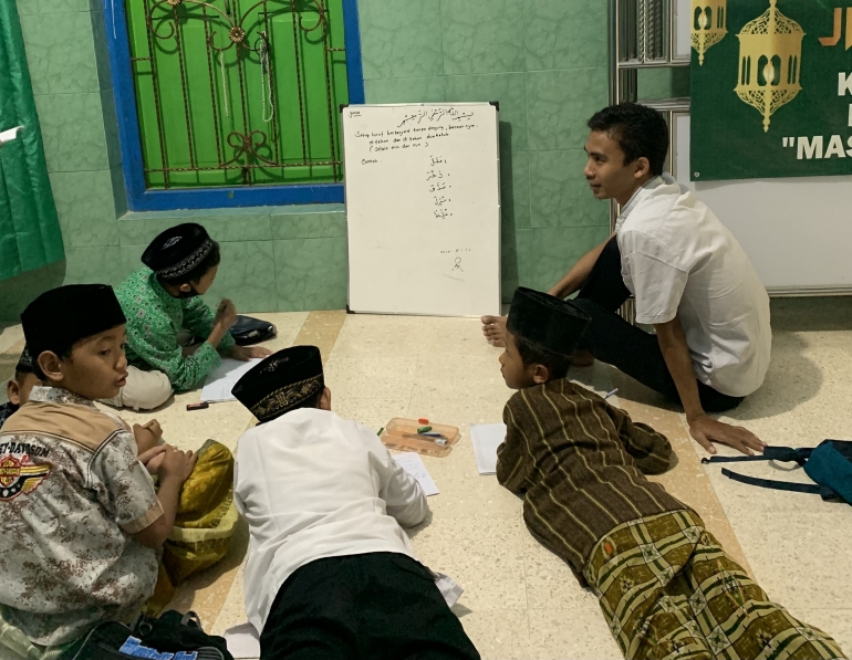 Bimbingan Belajar Pintar Terletak Di Sebelah - ilmupediapro