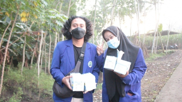 Persiapan Kegiatan Pembagian Masker (Sumber: Dokumentasi pribadi)