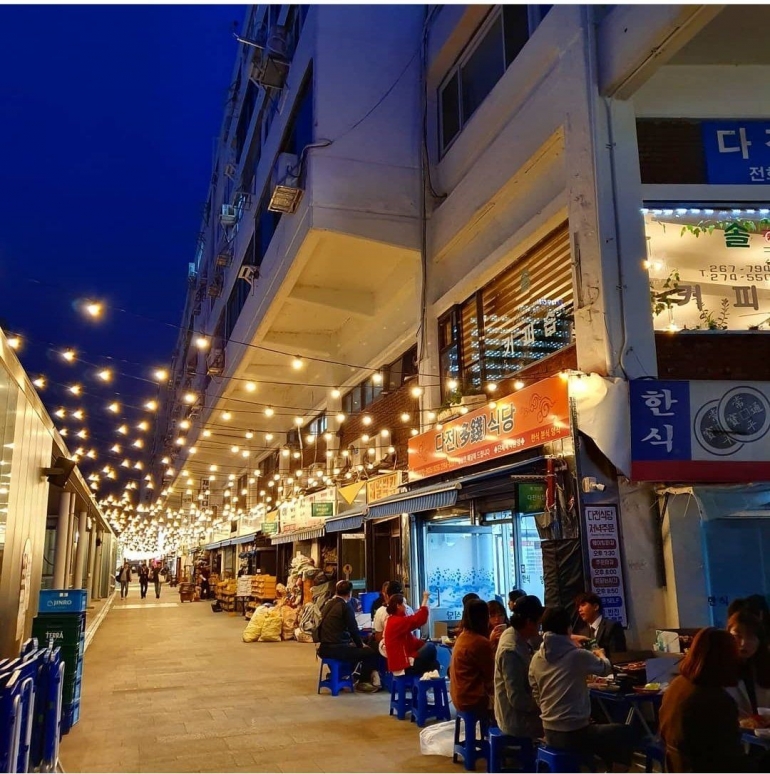 Restoran-restoran di sekitar Cheonggye Sewoon Plaza, credit to: IG @daisy_namnam