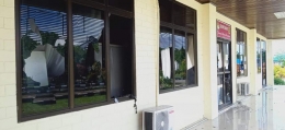 kaca - kaca kampus dipecahkan | Dok Info Kejadian Manokwari & Papua Barat https://www.facebook.com/groups/286745551812748/permalink/11732000265006