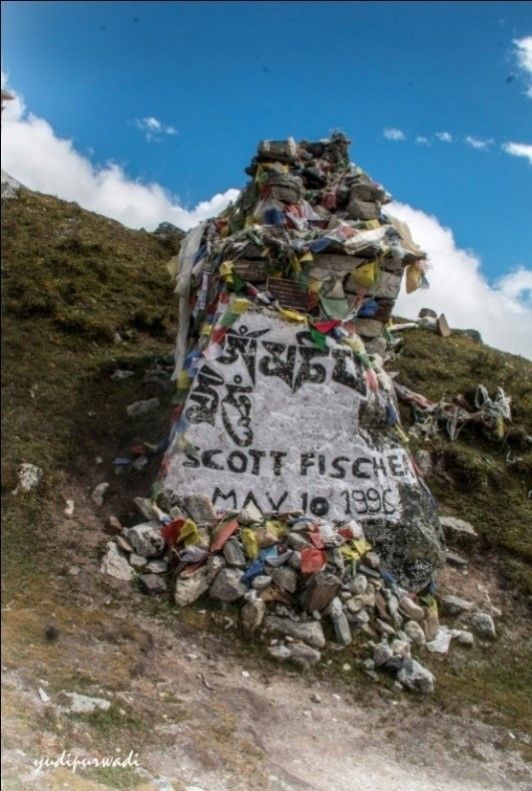 Monumen in memoriam Scott Fischer : foto dokumentasi pribadi