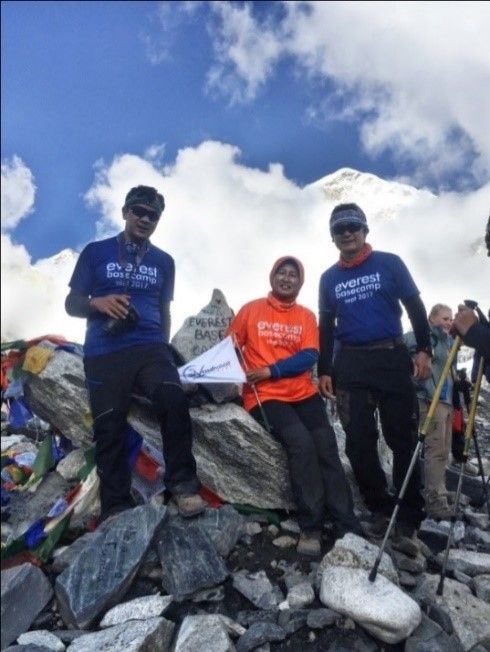 Everest Base Camp 5365 m : foto dokumentasi pribadi 