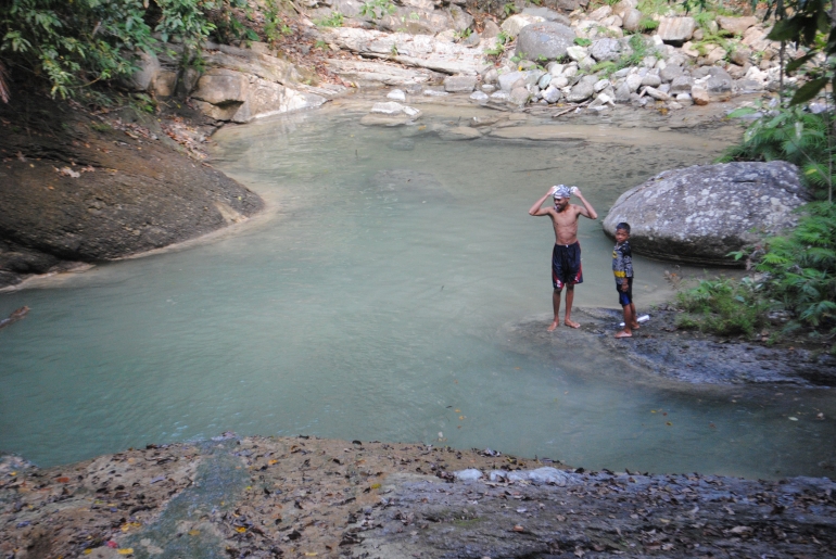 Air sungai di Orotonggo yang sering menjadi tempat anak-anak belajar berenang | Dokumentasi pribadi oleh Ino