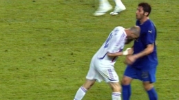 Insiden tandukan Zidane dengan Materazzi. sumber foxsports.com     