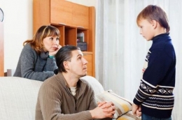 Memperhatikan perilaku anak sebagai tanda sayang orang tua (sumber: freepik.com)
