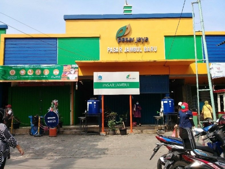 Kondisi depan pasar Jambul Lama atau kini diganti dengan nama pasar Jambul Baru, Jakarta Timur/dokpri