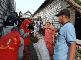 Gambar 1. Kegiatan Penimbangan Sampah di Desa Racikulon