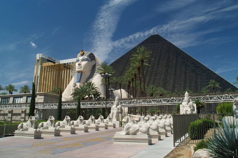 Luxor Hotel - Las Vegas. Sumber: Miguel Hermoso Cuesta / wikimedia