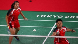 Ganda campuran Indonesia, Praveen Jordan dan Melati Daeva tampil kurang lepas di pertandingan pertama Olimpiade 2020/Foto: (REUTERS/LEONHARD FOEGER)