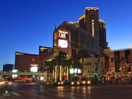 Hotel-hotel berderet di The Strip- Las Vegas. Sumber: dokumentasi pribadi