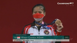 Windy Cantika Aisah raih medali perunggu pada cabor angkat besi pada Olimpiade Tokyo 2020. Via: instagram.com/tokyoolympic_