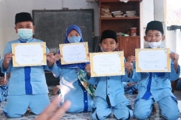 Pembagian piagam penghargaan untuk juara lomba/dokpri