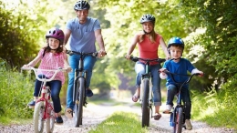 Aktivitas Fisik Bersama Anak dengan Bersepeda 