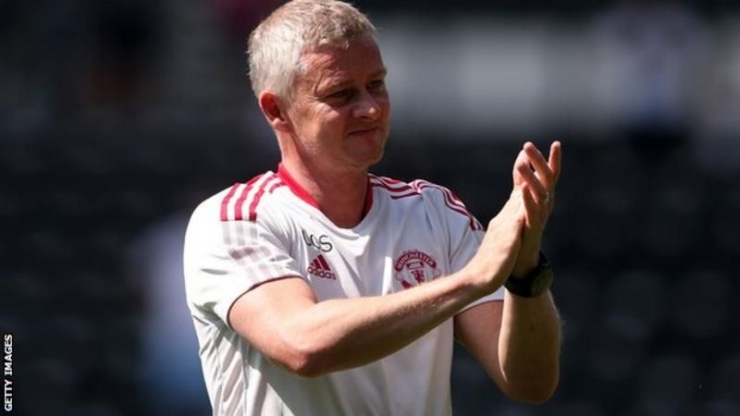 Ole Gunnar Solskjaer perjang kontraknya bersama Manchester United hingga 2024. bbc.com