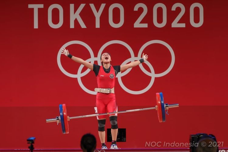 Lifter Indonesia Windy Cantika Aisah berhasil mempersembahkan medali pertama bagi Indonesia yakni perunggu dalam Olimpiade Tokyo 2020 Sabtu (24/7/2021).(NOC INDONESIA)
