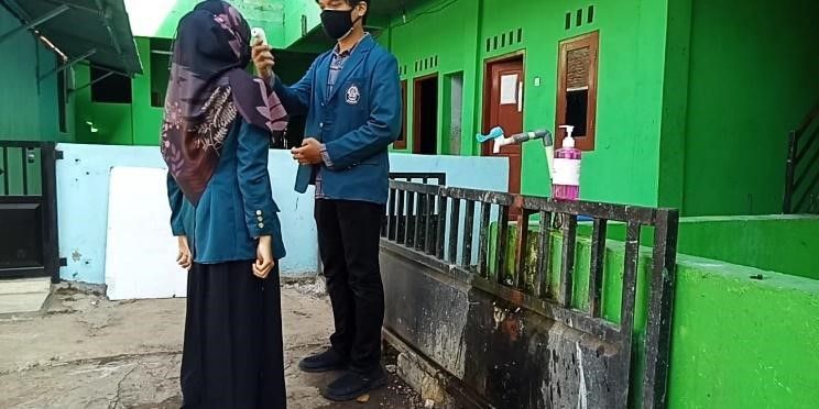 Mencuci Tangan serta Pengecekan Suhu Tubuh Sebelum Pelatihan Dimulai