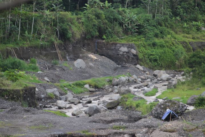 Sungai Pabelan kini yang sering dikeruk pasirnya (Foto Joko Dwiatmoko)