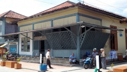 Salah satu bangunan di Kampung Arab Palembang (sumber : deddyhuang.com)