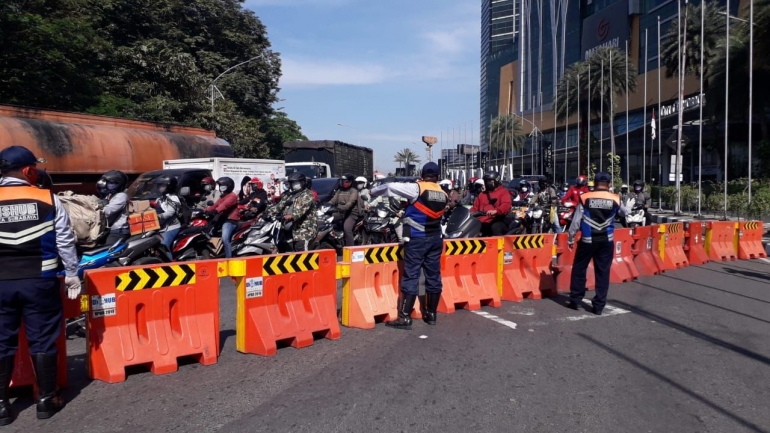  Foto penyekatan di Bundaran Waru. Dokpri