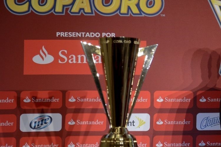Trofi Gold Cup. Sumber: AFP/Alfredo Estrella/via Kompas.com
