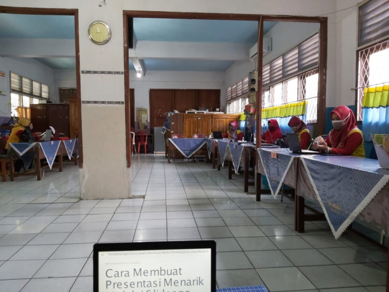 Guru SDN Kranji I Bekasi dalam Pelatihan Pembuatan Media Pembelajaran (dokpri)