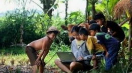 Ilustrasi tentang lagu rindu anak-anak di wilayah pedesaan di Flores, NTT, 