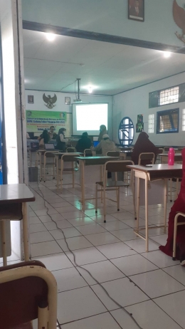 Gambar 1. Pelaksanaan Pelatihan Literasi Digital Google Workspace for Education di SMPN 1 Subang