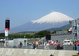  Area yang nyaman, berlatar belakang Gunung Fuji, bertopi salju abadi/flickr.com