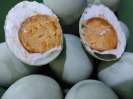 Hasil Telur Asin Pedas dengan Metode Perendaman Menggunakan Batu Bata (Dokpri)