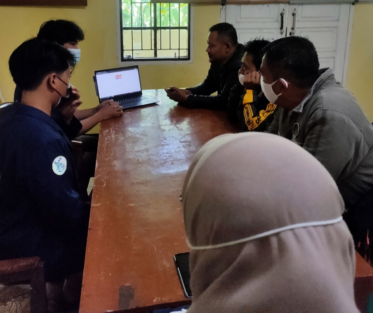 Pendampingan digitalisasi desa bersama mahasiswa KKN-T IPB dan perangkat Desa Cipetir (27/07)