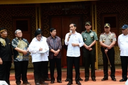 Presiden Joko Widodo didampingi Menteri LHK dan Menteri PUPR mengunjungi Situ Cisanti, Hulu DAS Citarum. Dok. Kodam III/Siliwangi