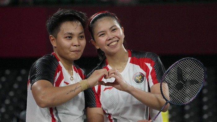 Greysia Polii/Apriyani Rahayu menjadi ganda putri pertama Indonesia yang lolos ke semifinal Olimpiade. (Foto: AP/Markus Schreiber) 