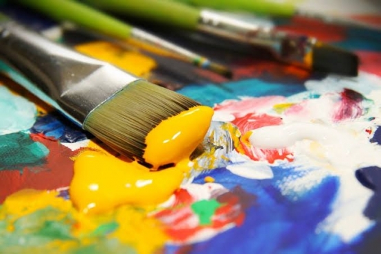 Cat air atau cat akrilik lebih tepat bagi anak yang sedang belajar melukis sebagai permainan edukatif (foto dari bladjar.com)