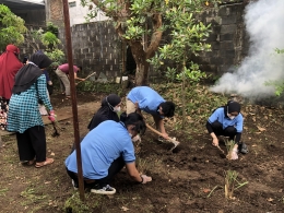 Kegiatan Menanam Jahe Mahasiswa KKN Mandiri UM 2021 Bersama UMKM Melati Losari/dokpri