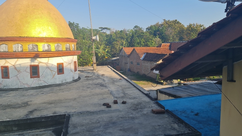 Kubah Masjid dari lantai dua rumah Gombong (dok. Pribadi)