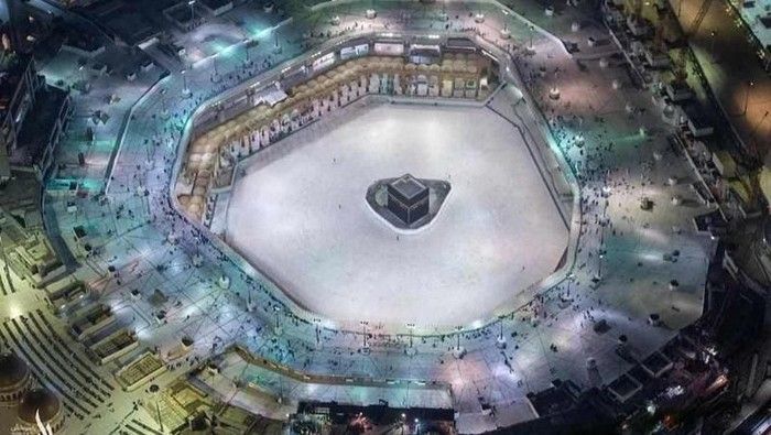 Ka'bah tampak sepi dan kosong akibat wabah Corona.Foto: Haramain Info