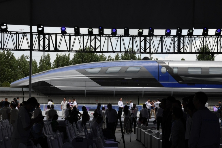 Kereta super cepat maglev memulai debutnya di Cina pada 20/7/21. Foto: Li Ziheng/Xinhua