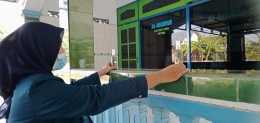 Distribusi Hand Sanitizer dari Ekstrak Daun Sirih di Salah Satu Masjid di Desa Sukorejo/dokpri