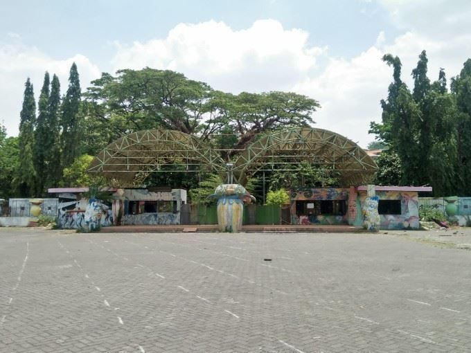 salah satu taman bermain di Semarang yang dulunya hits banget, tapi sekarang terbengkalai. (sumber: halosemarang.id)