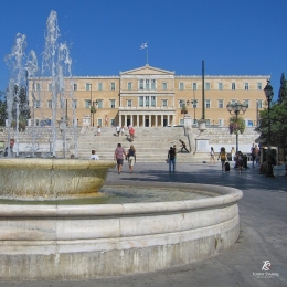 Syntagma Square & Greek Parliament di pusat kota Athena. Sumber: dokumentasi pribadi