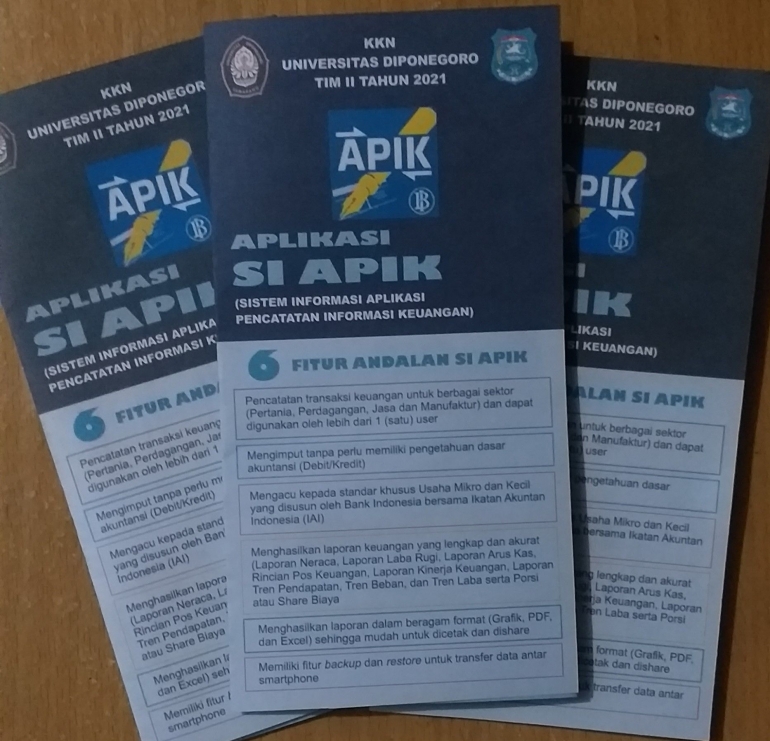 Leaflet tentang aplikasi SI APIK sebagai media penyuluhan dan pelatihan pada UMKM/dokpri