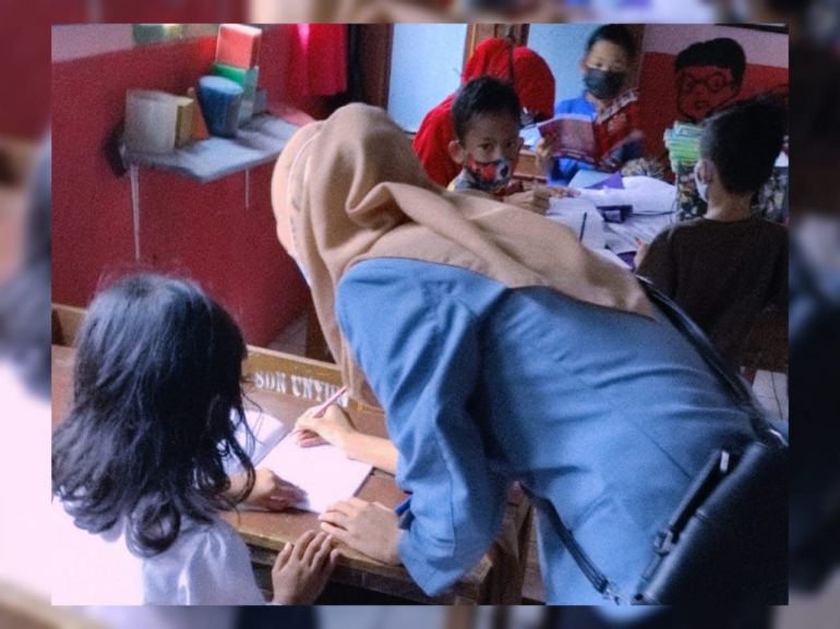 Pendampingan Belajar Siswa Kelas 1 SDN Kelapadua, Kota Serang. (dokpri)