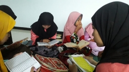Bimbingan baca Al-Qur'an di TPQ Riyadlul Qur'an II Desa Banjarsari