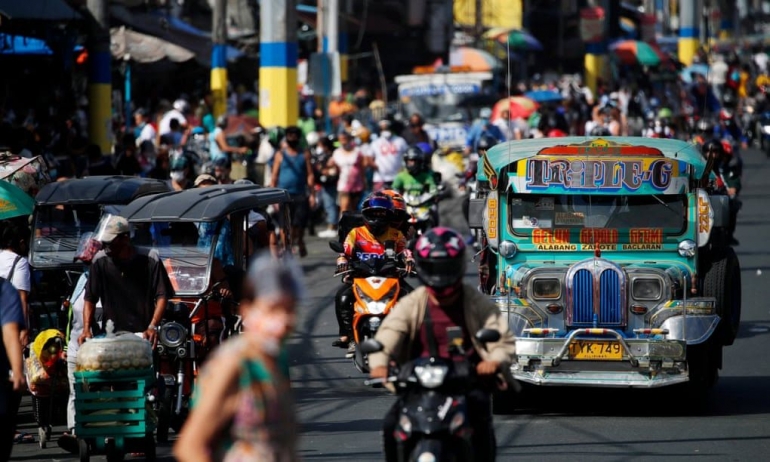 Filipina (sumber: theguardian.com)