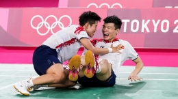 Ekpresi Wang Yi Liu/Huang Dong Ping usai memenangi perang saudara untuk meraih emas ganda campuran Olimpiade Tokyo: bwfbadminton.com