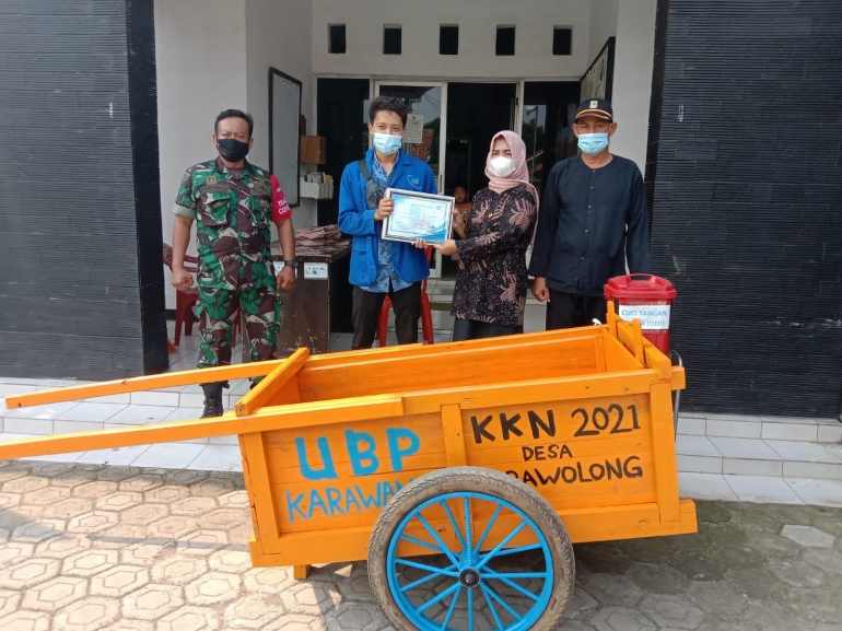 Gambar : Gerobak Dorong Untuk Kegiatan Sosial Sodaqoh Sampah Desa Darawolong (dokpri)